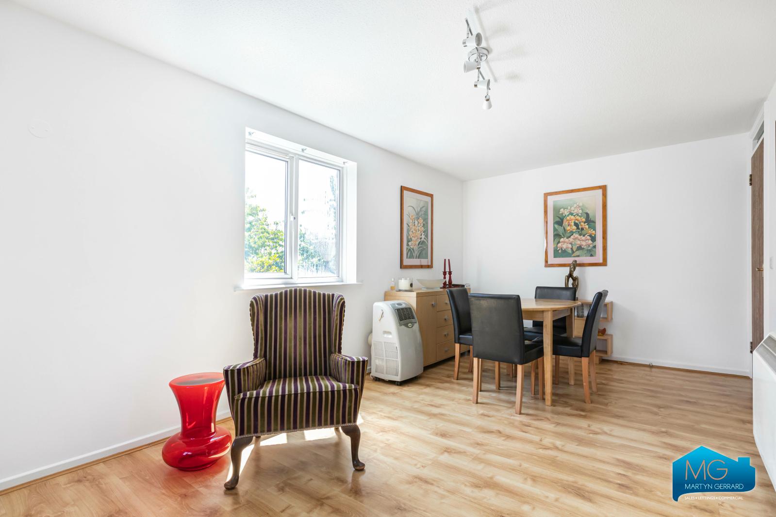 2 bedroom Apartment to rent - Martyn Gerrard