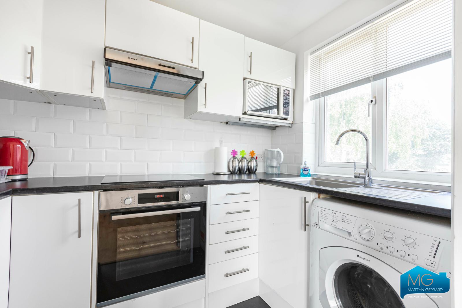 2 bedroom Apartment to rent - Martyn Gerrard