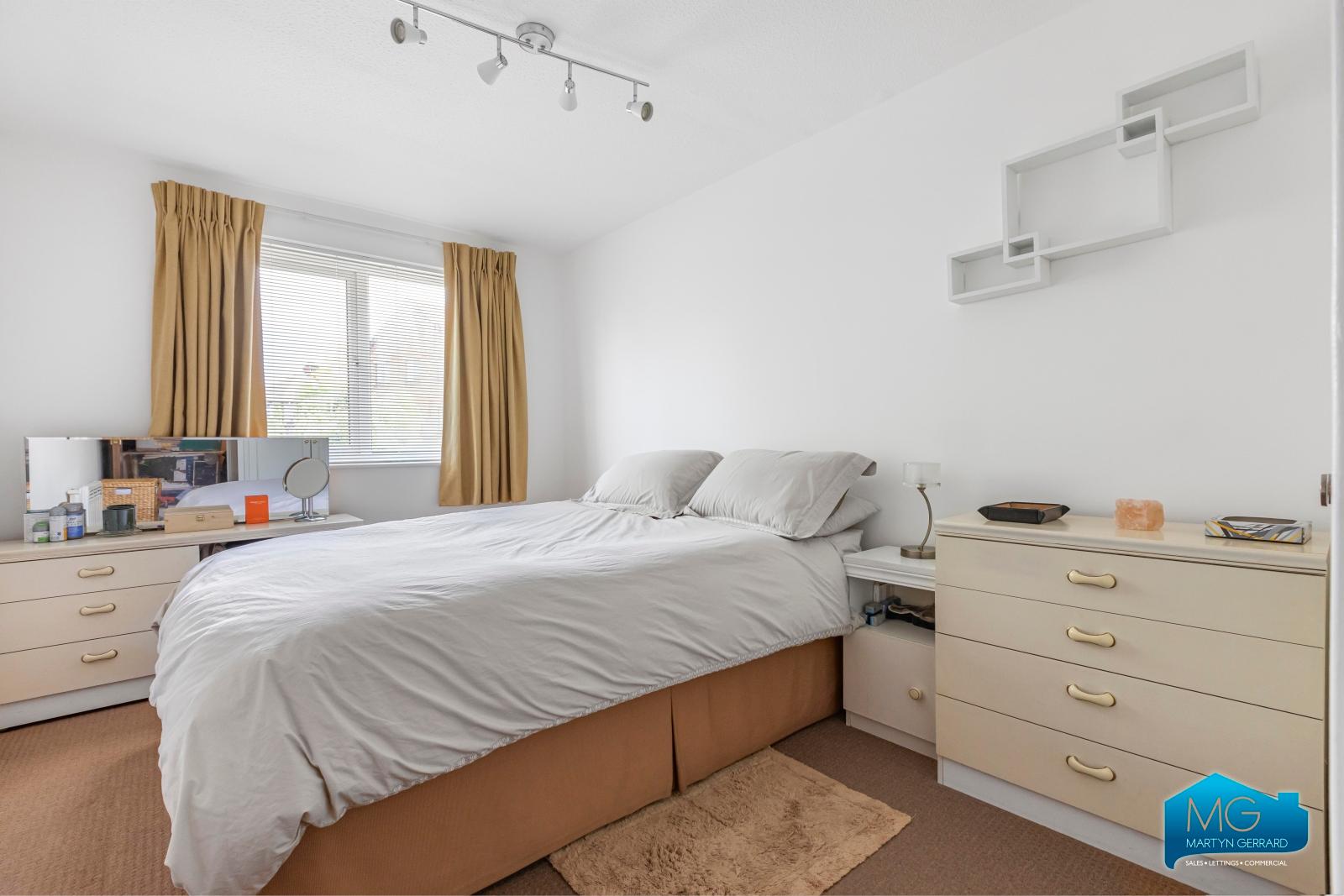 2 bedroom Apartment to rent - Martyn Gerrard