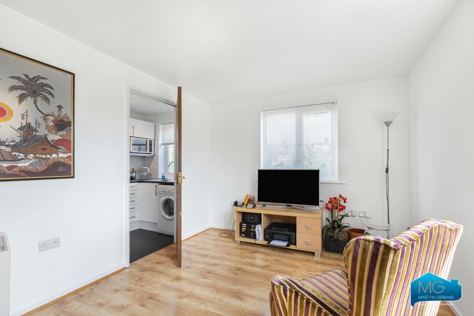 2 bedroom Apartment to rent - Martyn Gerrard