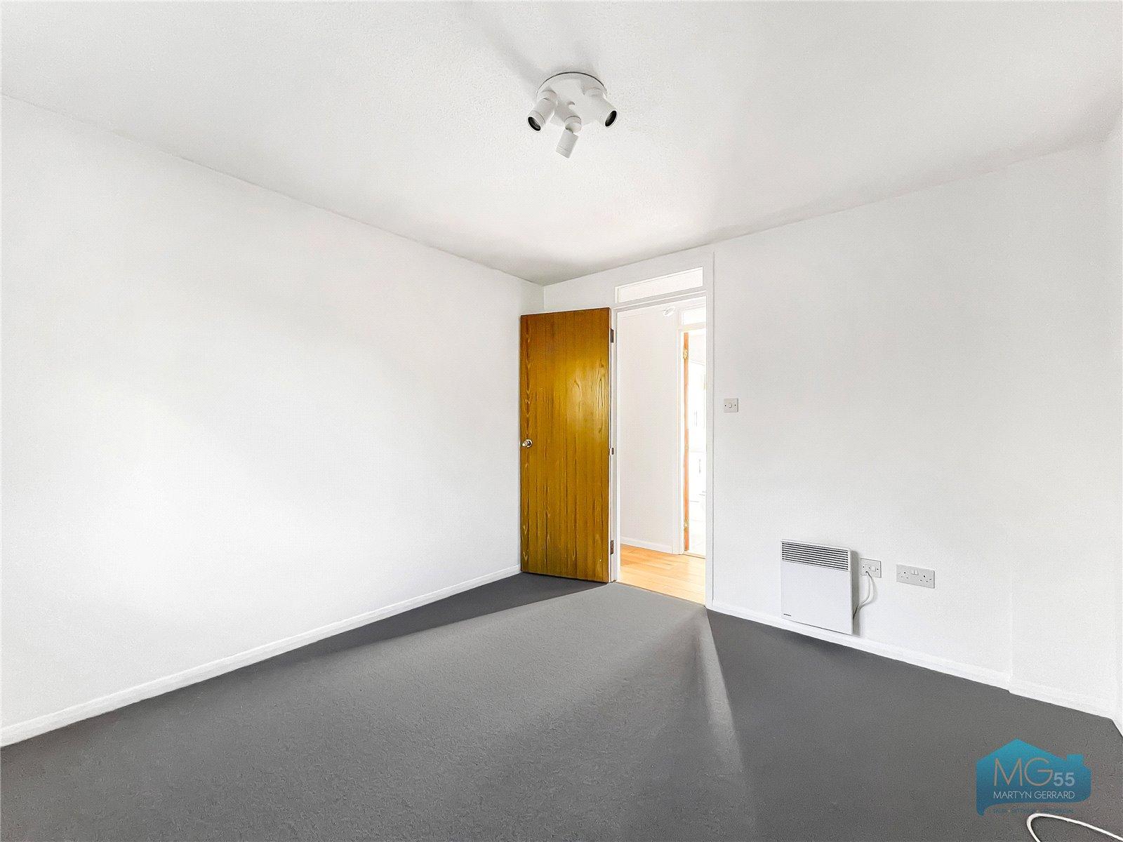 2 bedroom Ground Floor Flat to rent - Martyn Gerrard