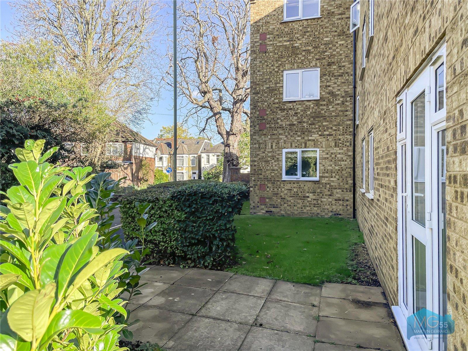 2 bedroom Ground Floor Flat to rent - Martyn Gerrard