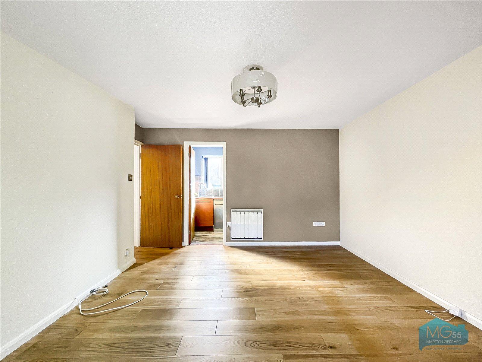 2 bedroom Ground Floor Flat to rent - Martyn Gerrard
