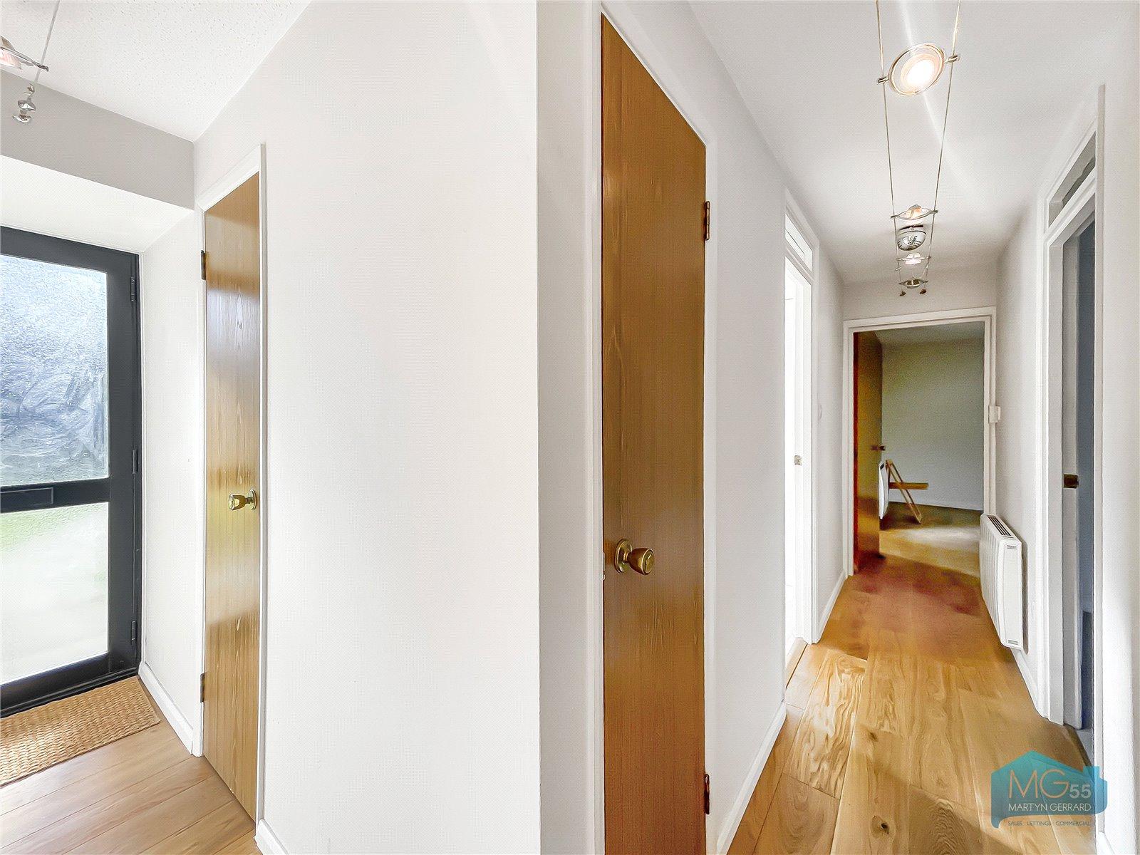 2 bedroom Ground Floor Flat to rent - Martyn Gerrard