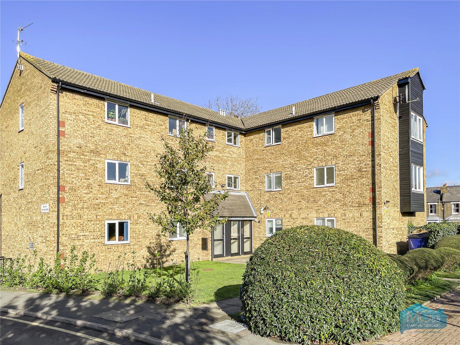 2 bedroom Ground Floor Flat to rent - Martyn Gerrard