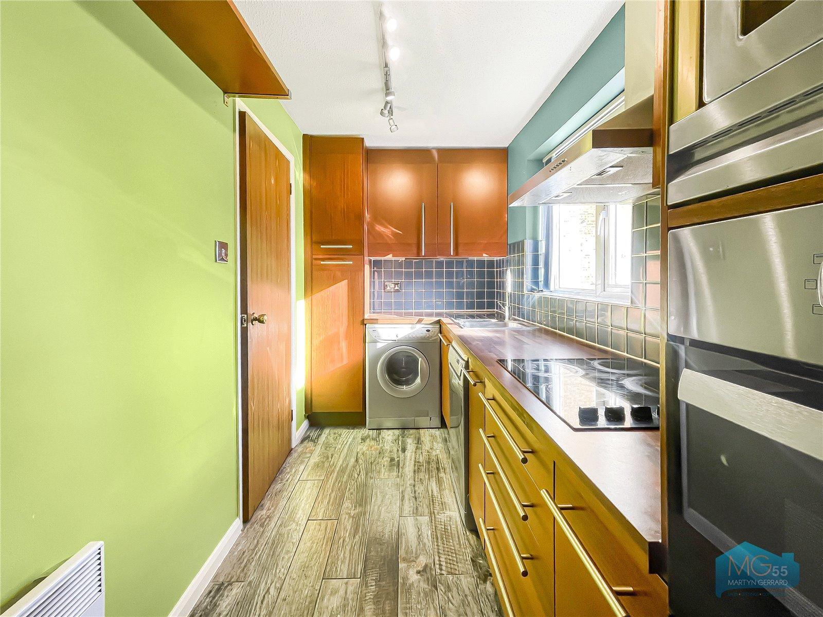 2 bedroom Ground Floor Flat to rent - Martyn Gerrard