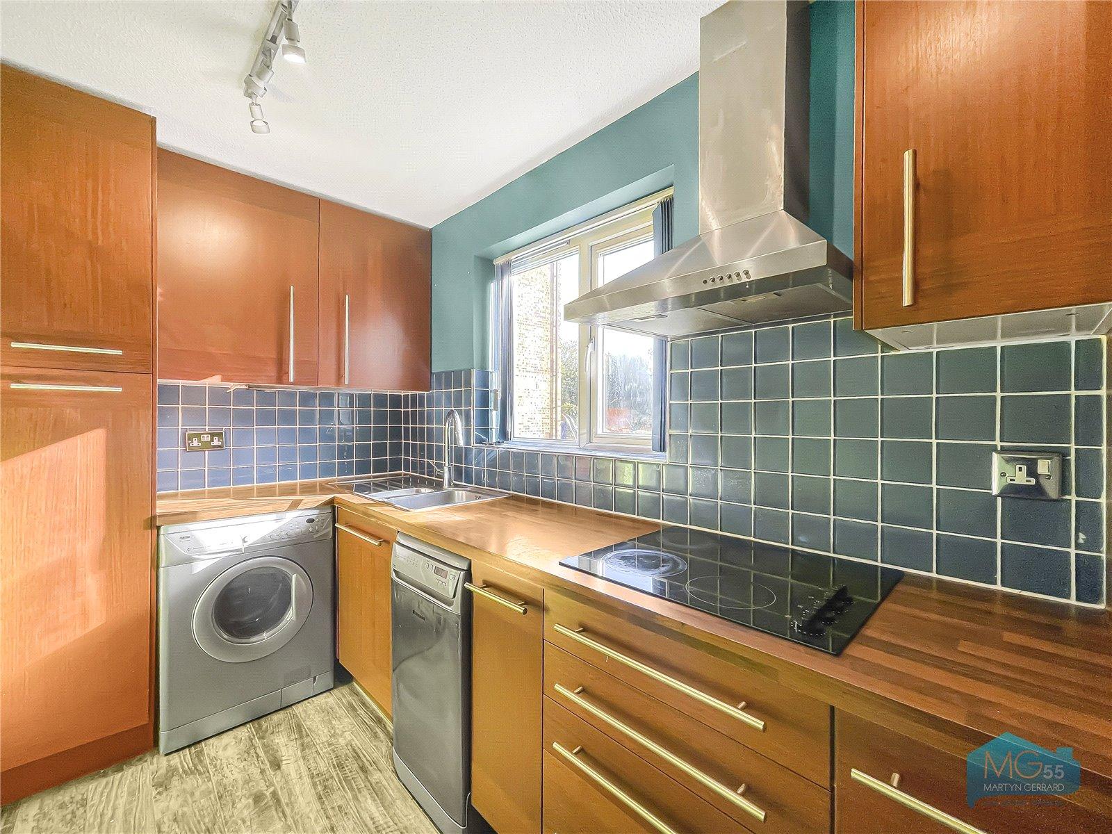 2 bedroom Ground Floor Flat to rent - Martyn Gerrard
