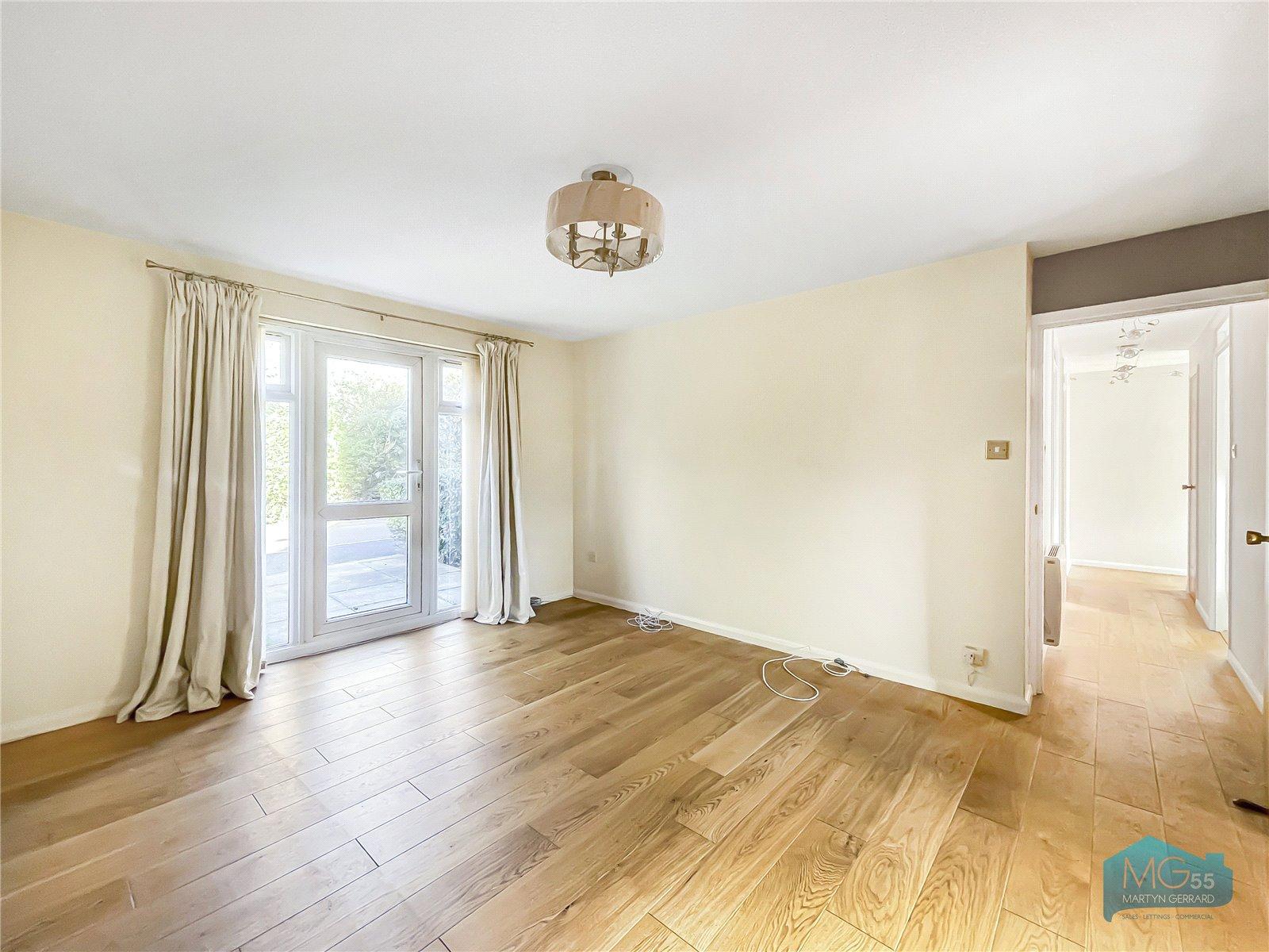 2 bedroom Ground Floor Flat to rent - Martyn Gerrard