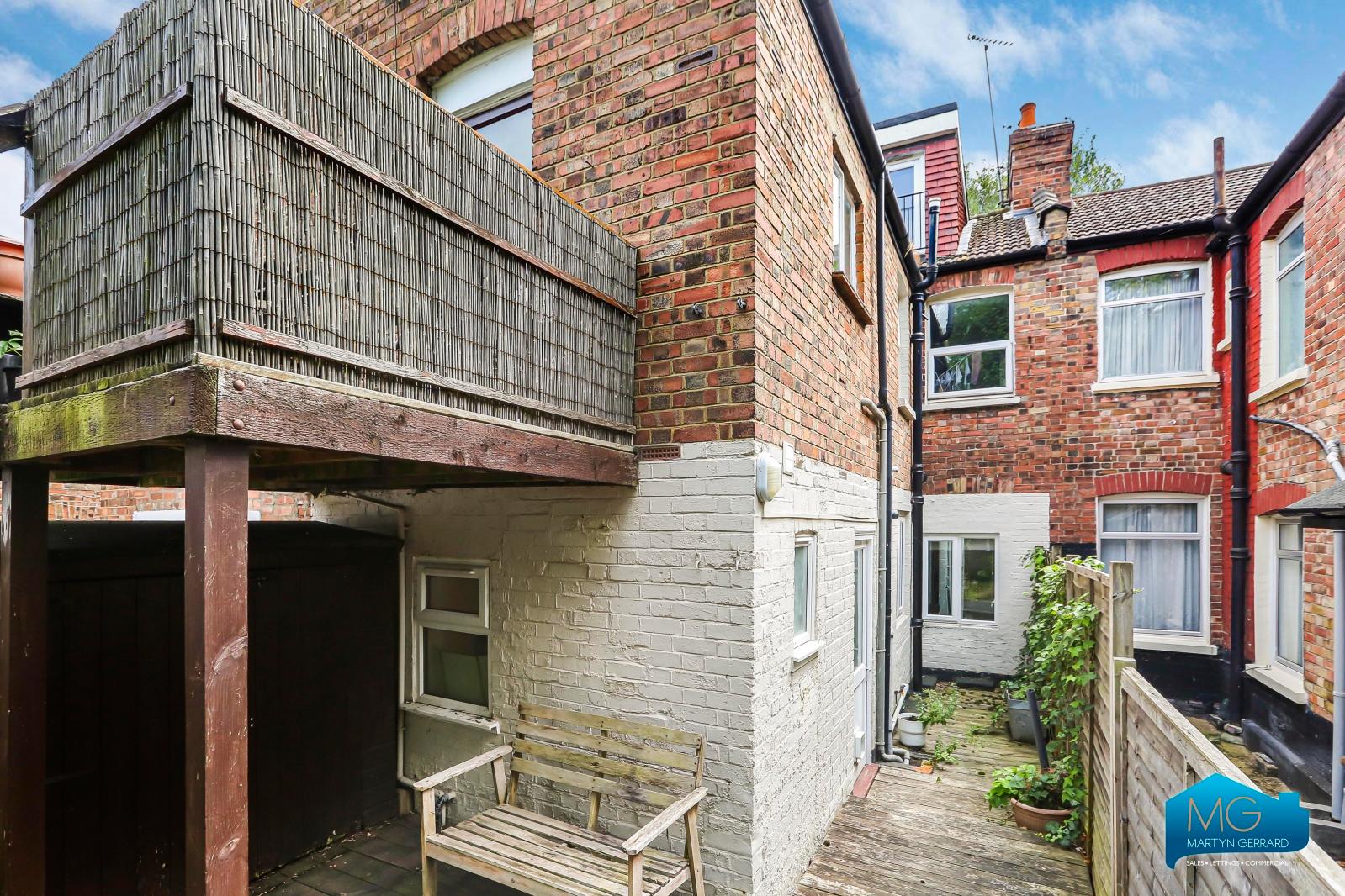 1 bedroom Ground Floor Flat to rent - Martyn Gerrard