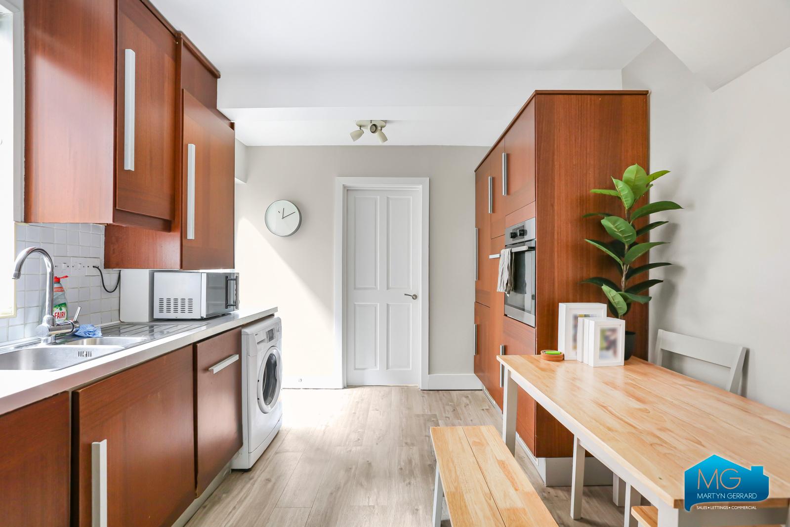 1 bedroom Ground Floor Flat to rent - Martyn Gerrard