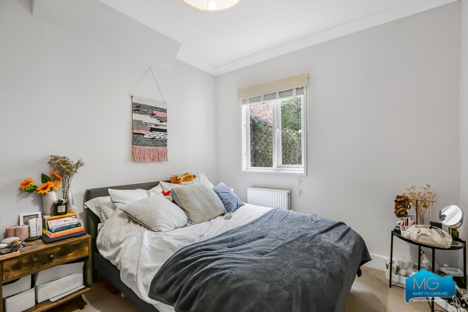 1 bedroom Ground Floor Flat to rent - Martyn Gerrard