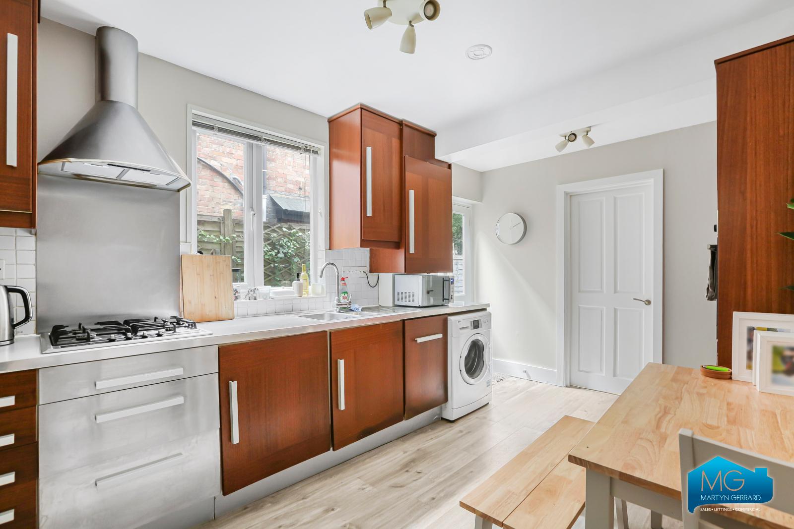 1 bedroom Ground Floor Flat to rent - Martyn Gerrard