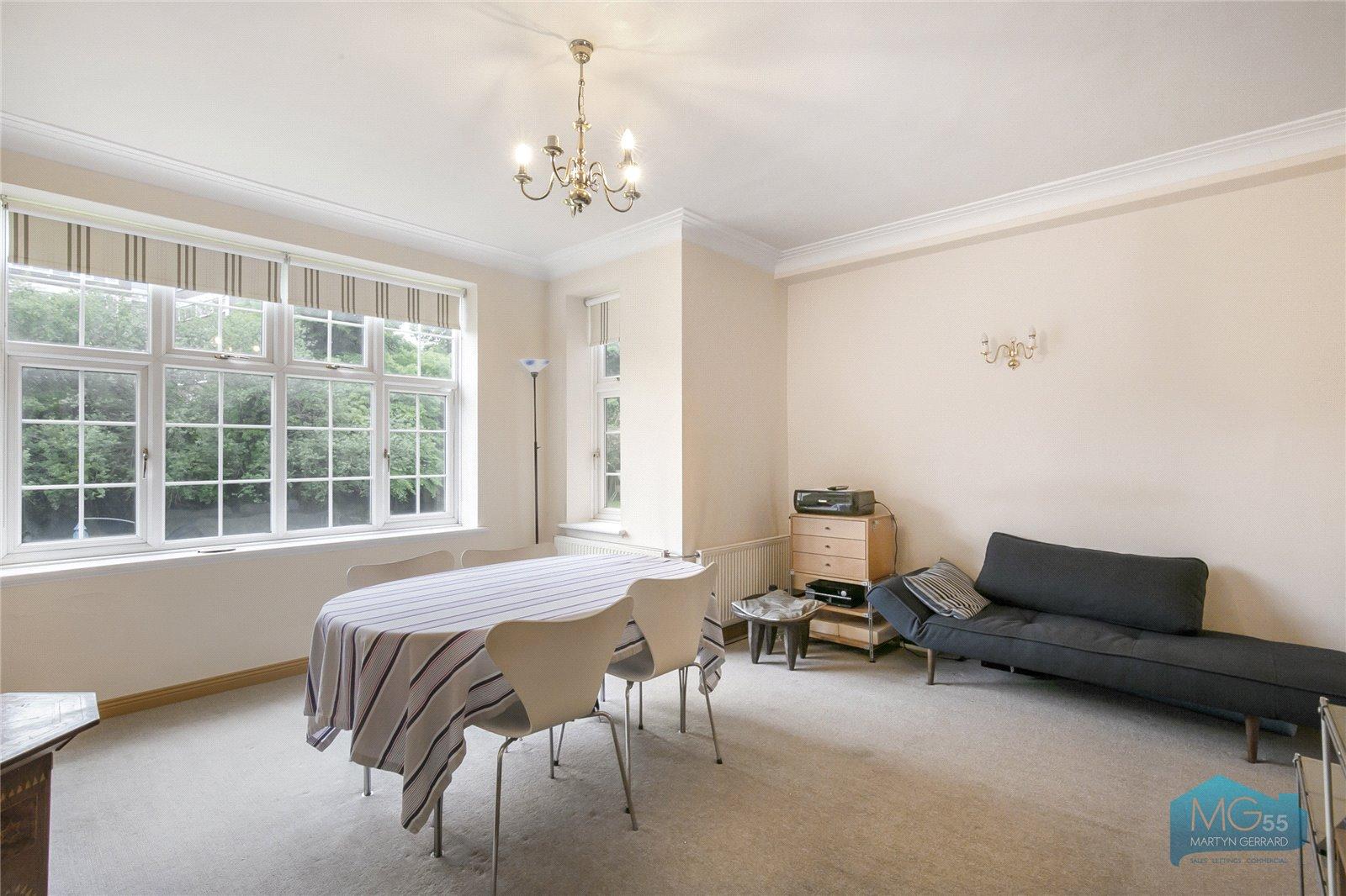 2 bedroom Apartment to rent - Martyn Gerrard