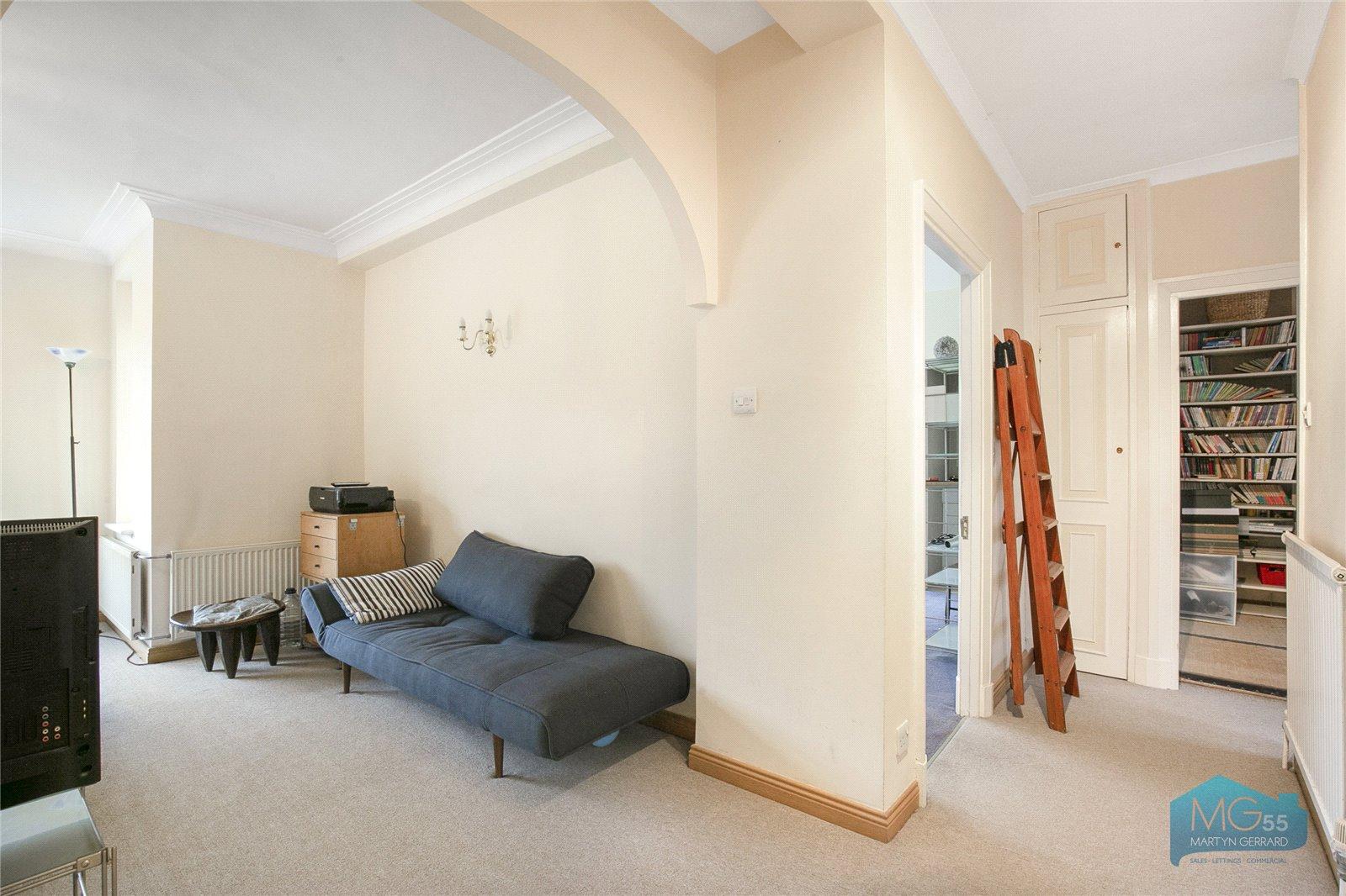 2 bedroom Apartment to rent - Martyn Gerrard