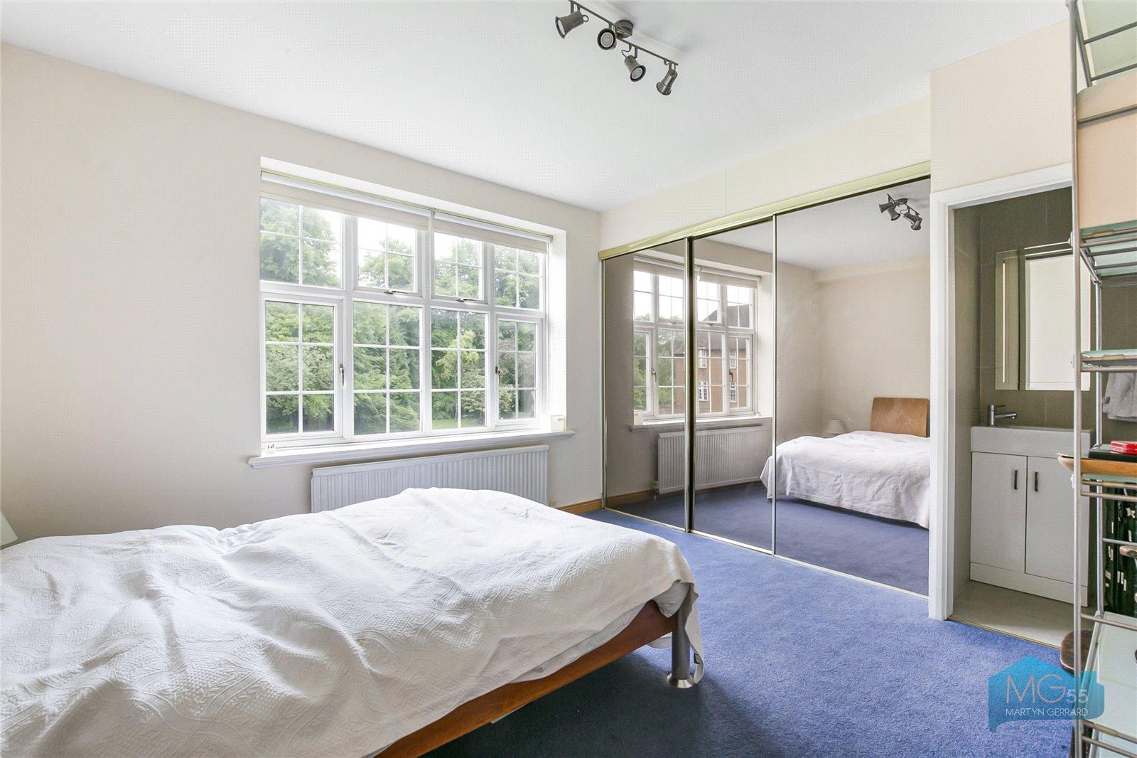 2 bedroom Apartment to rent - Martyn Gerrard