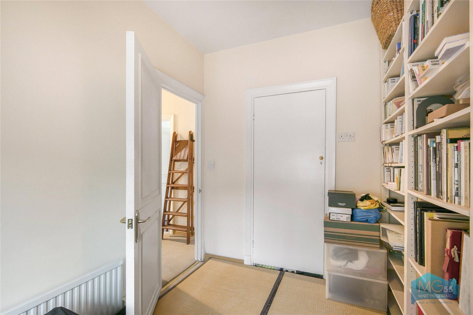 2 bedroom Apartment to rent - Martyn Gerrard
