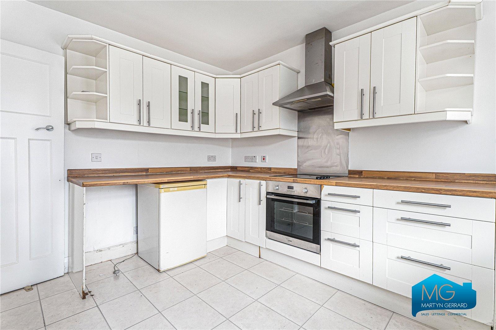 3 bedroom Ground Floor Flat to rent - Martyn Gerrard