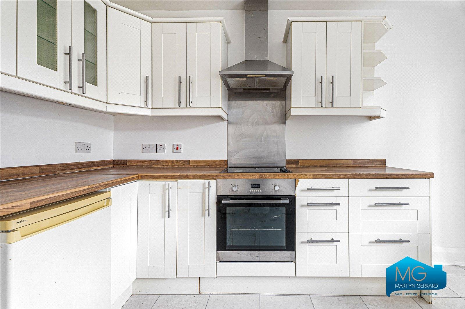 3 bedroom Ground Floor Flat to rent - Martyn Gerrard