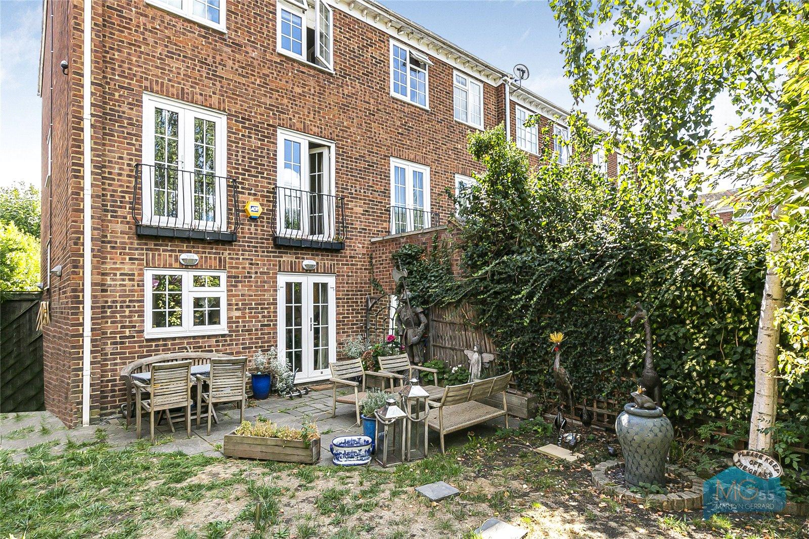 3 bedroom End of Terrace House to rent - Martyn Gerrard