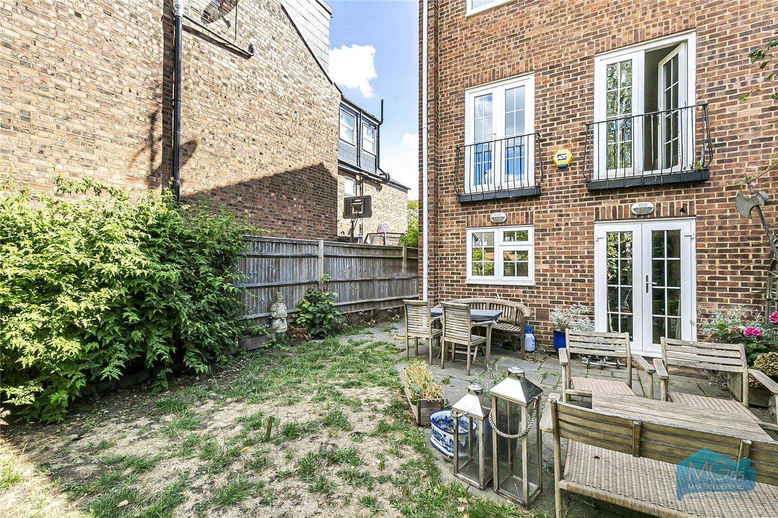 3 bedroom End of Terrace House to rent - Martyn Gerrard