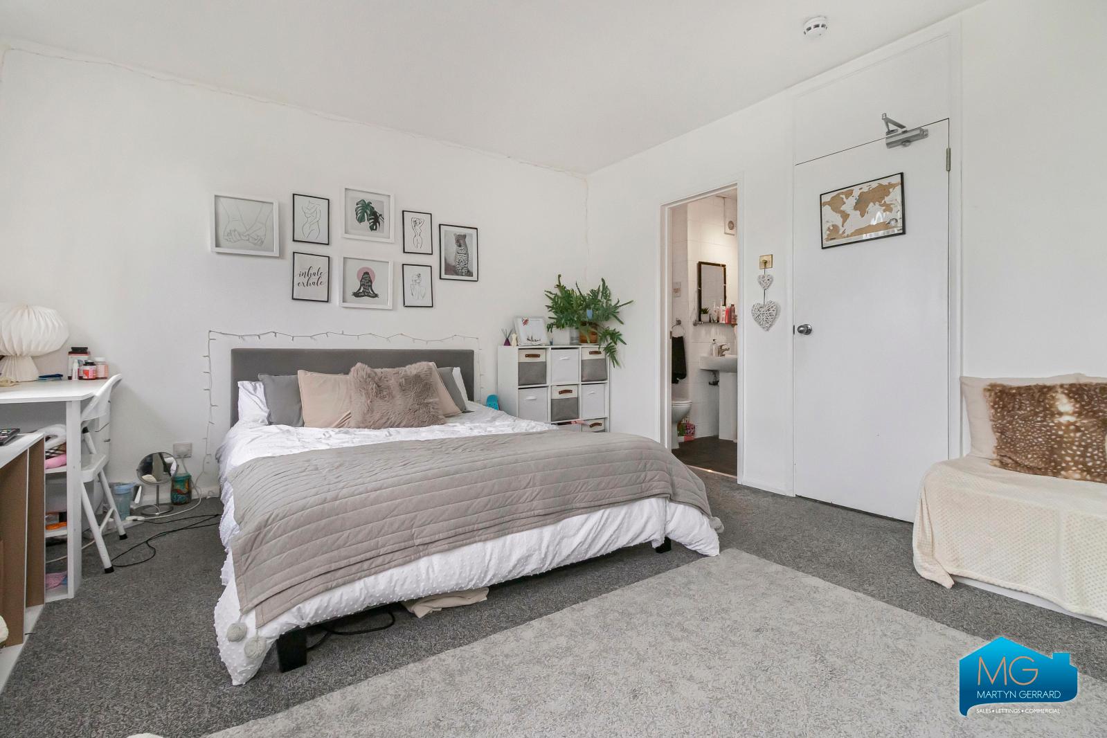 4 bedroom Terraced House to rent - Martyn Gerrard