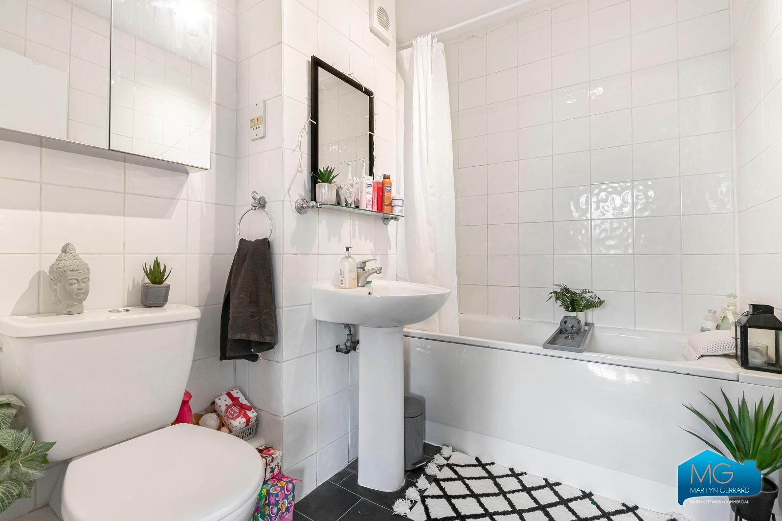4 bedroom Terraced House to rent - Martyn Gerrard