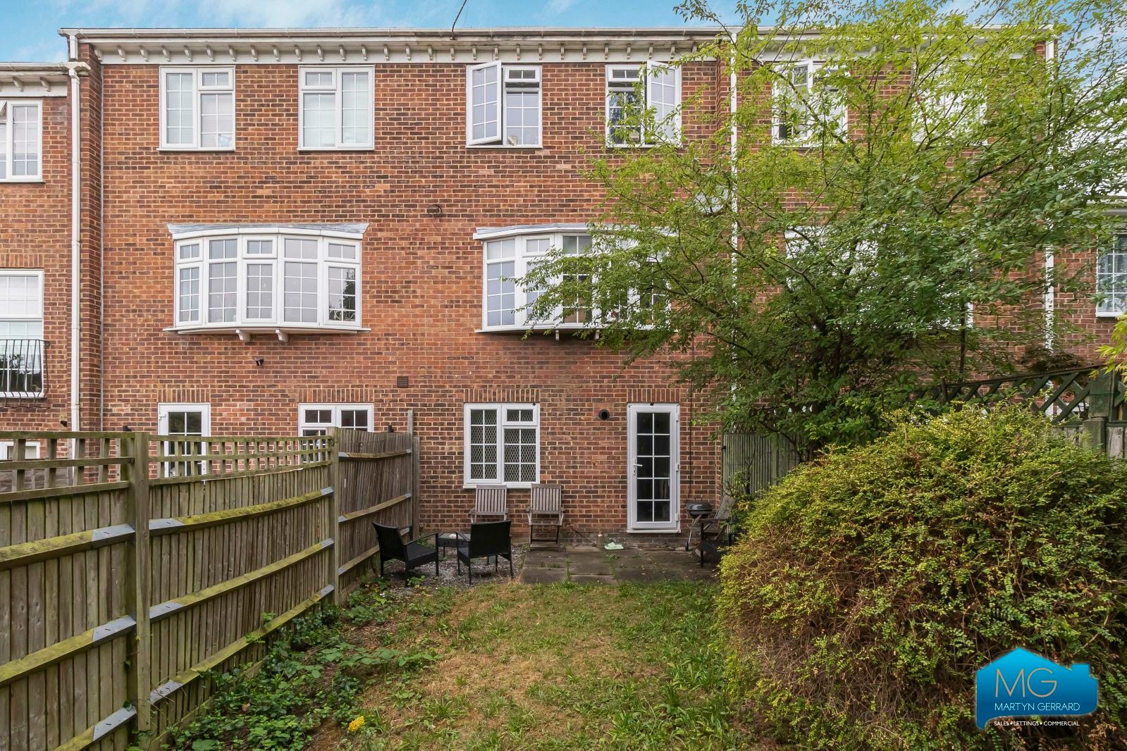 4 bedroom Terraced House to rent - Martyn Gerrard