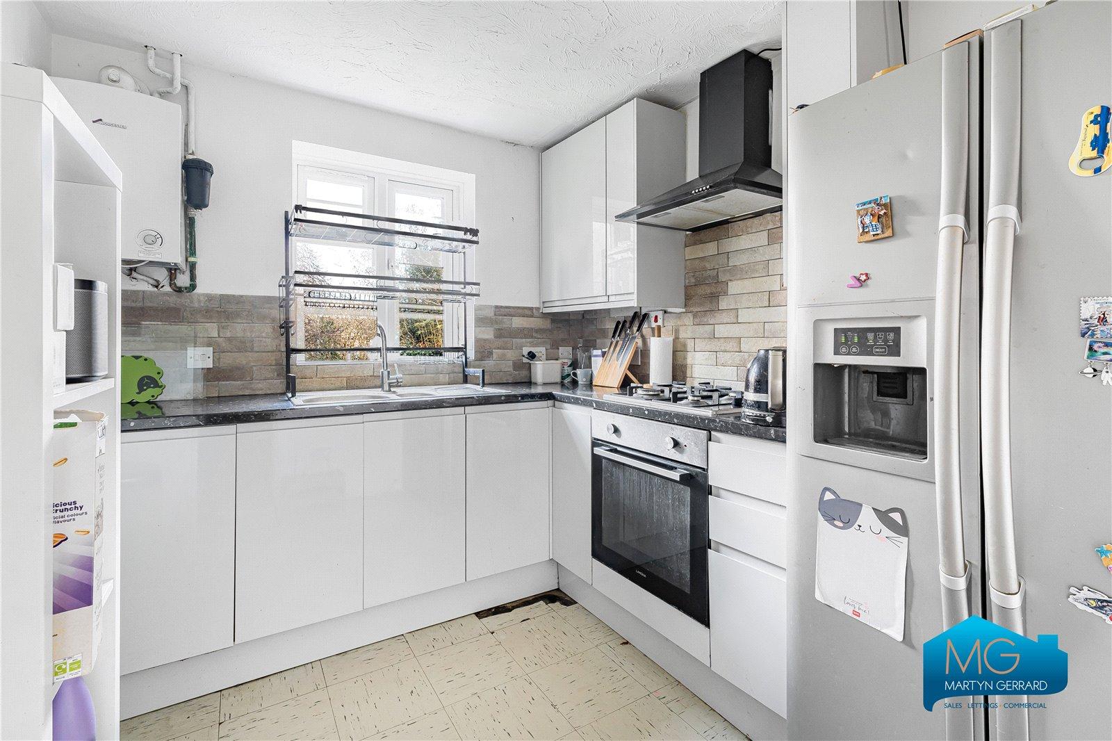 3 bedroom Semi-Detached House to rent - Martyn Gerrard