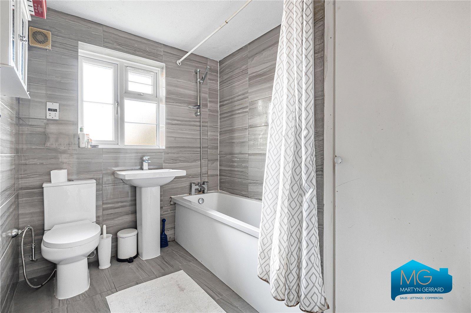 3 bedroom Semi-Detached House to rent - Martyn Gerrard