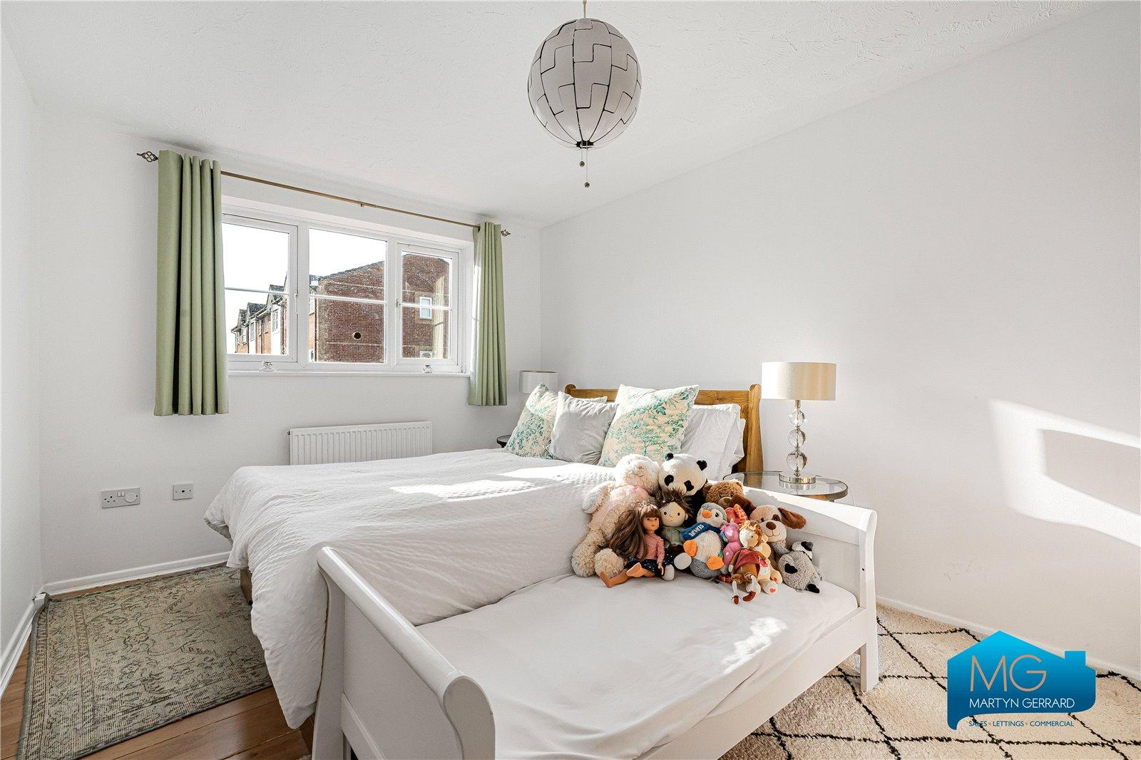 3 bedroom Semi-Detached House to rent - Martyn Gerrard