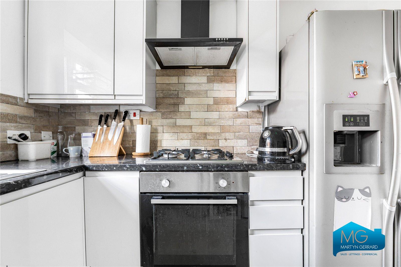 3 bedroom Semi-Detached House to rent - Martyn Gerrard