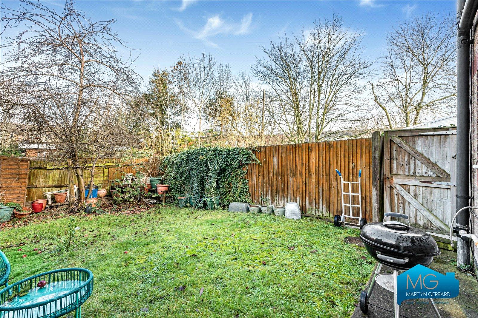 3 bedroom Semi-Detached House to rent - Martyn Gerrard