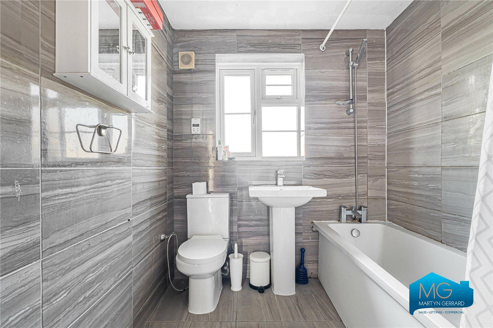 3 bedroom Semi-Detached House to rent - Martyn Gerrard