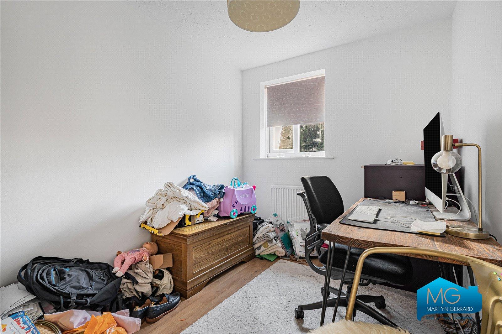 3 bedroom Semi-Detached House to rent - Martyn Gerrard