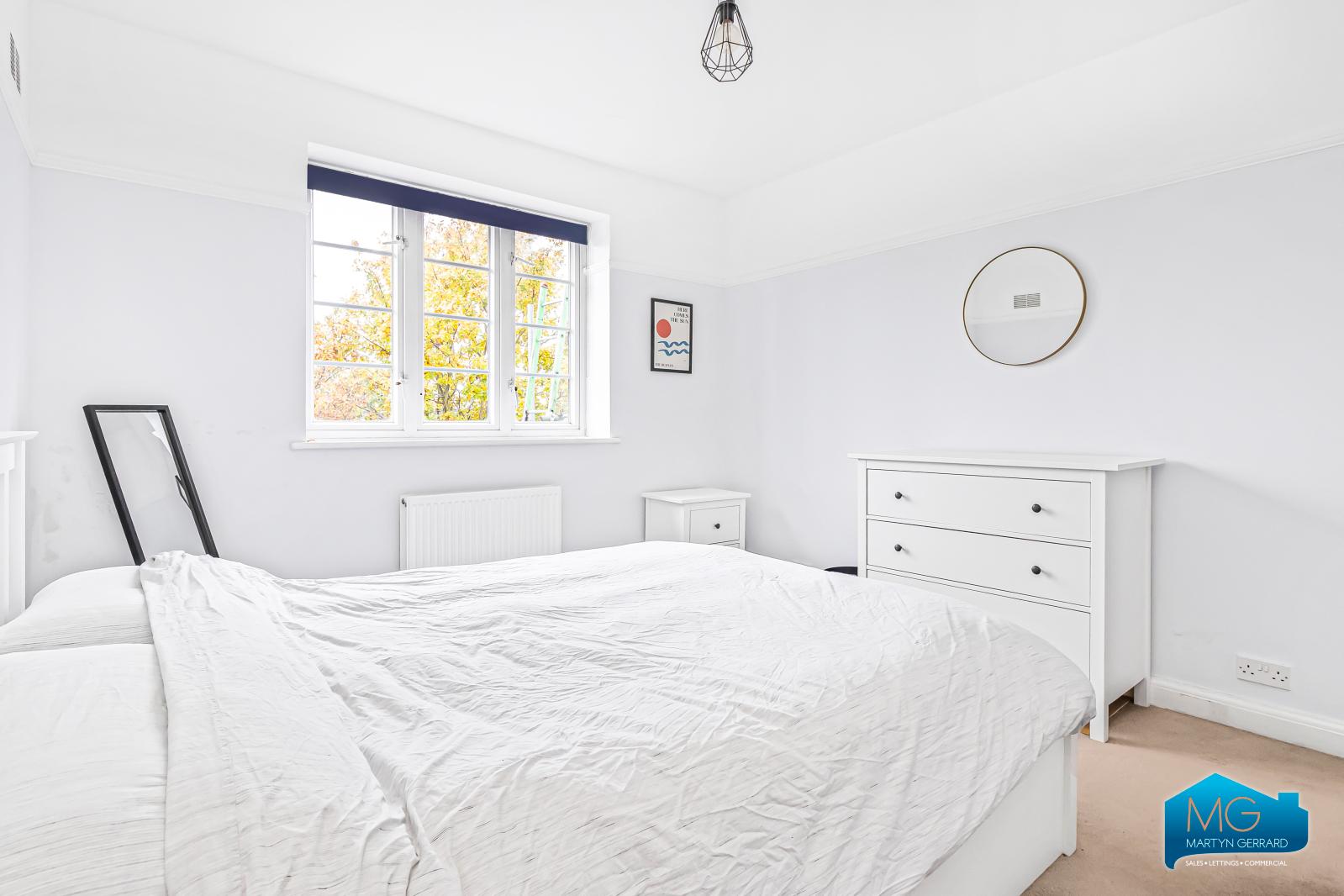 2 bedroom Apartment to rent - Martyn Gerrard