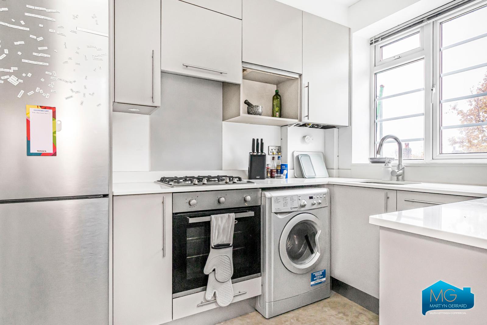 2 bedroom Apartment to rent - Martyn Gerrard