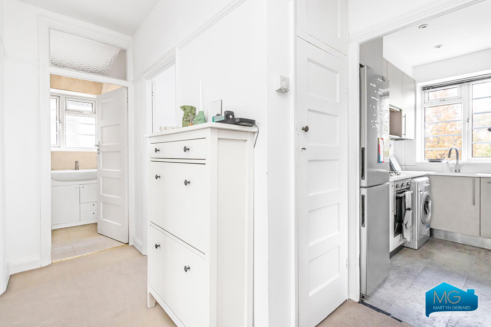 2 bedroom Apartment to rent - Martyn Gerrard
