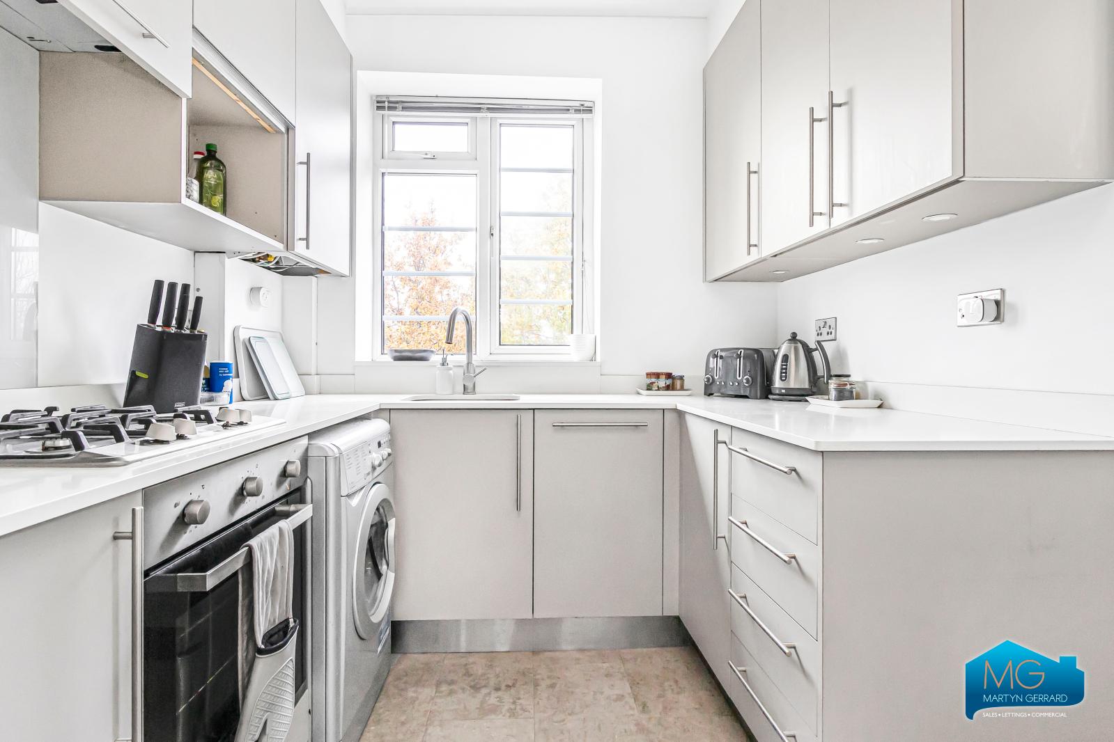 2 bedroom Apartment to rent - Martyn Gerrard