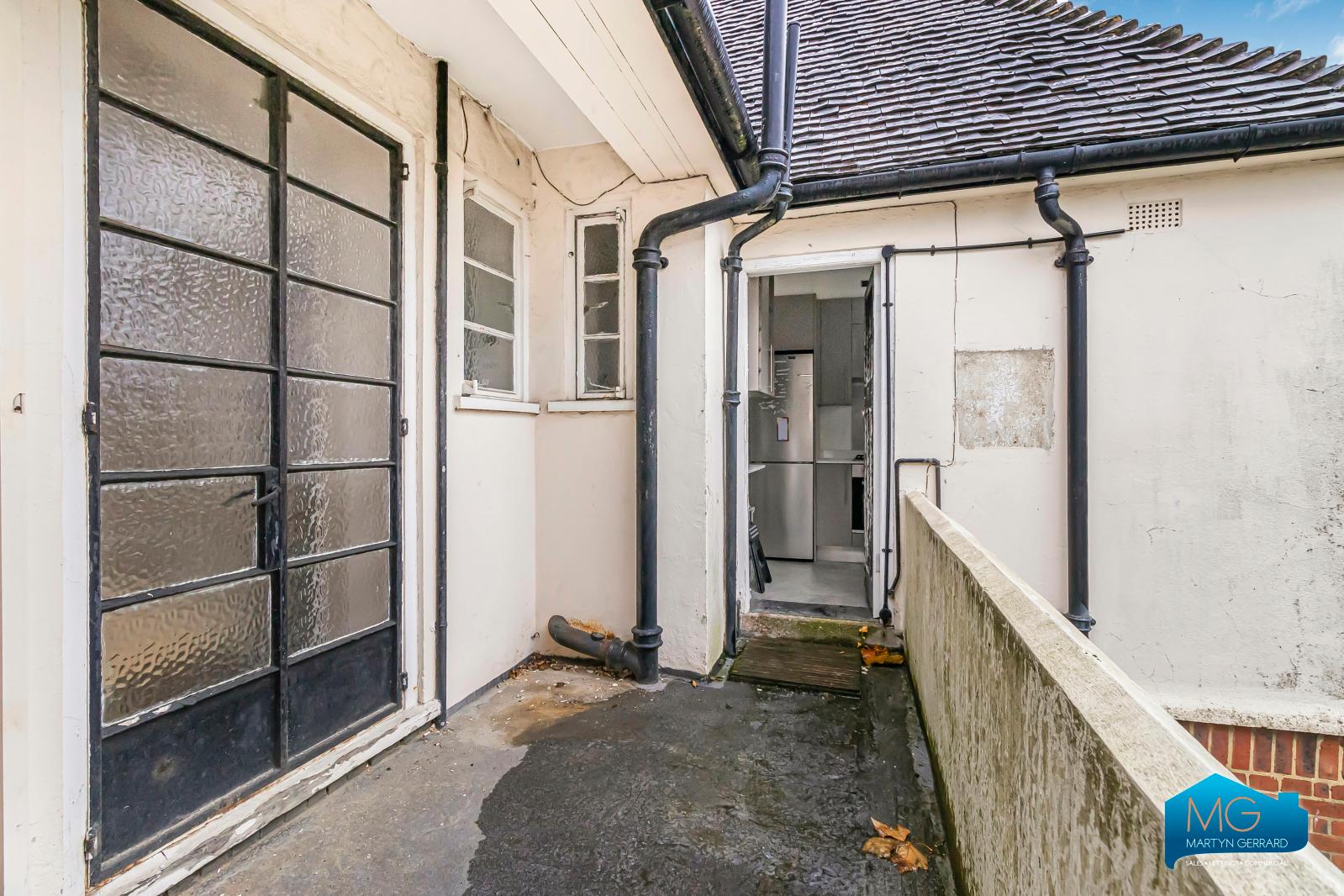 2 bedroom Apartment to rent - Martyn Gerrard