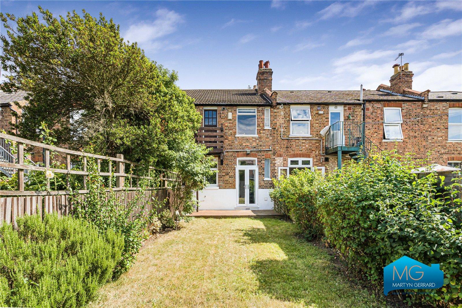 2 bedroom Ground Floor Flat to rent - Martyn Gerrard