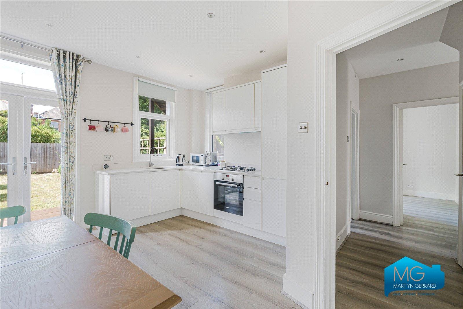 2 bedroom Ground Floor Flat to rent - Martyn Gerrard
