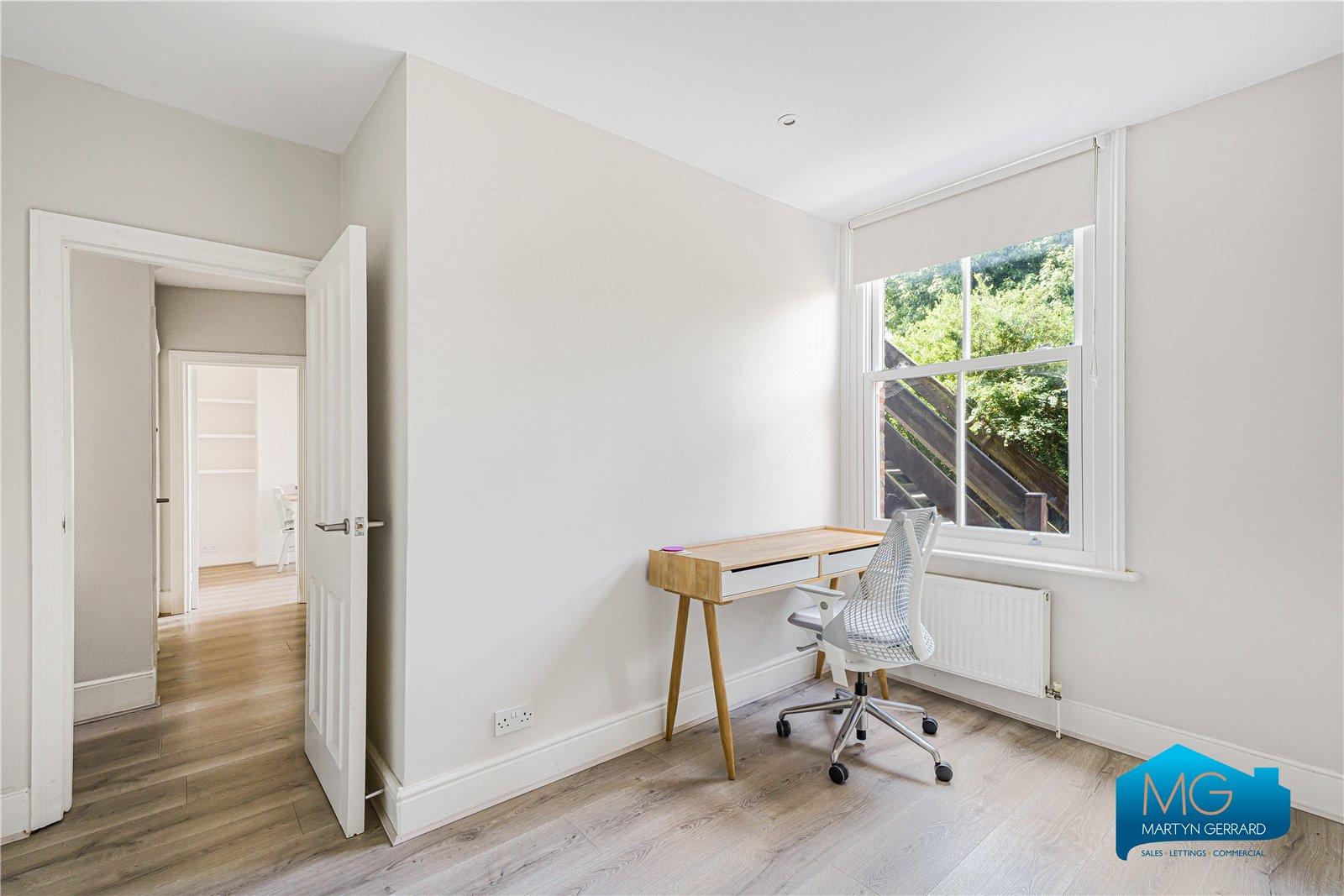 2 bedroom Ground Floor Flat to rent - Martyn Gerrard