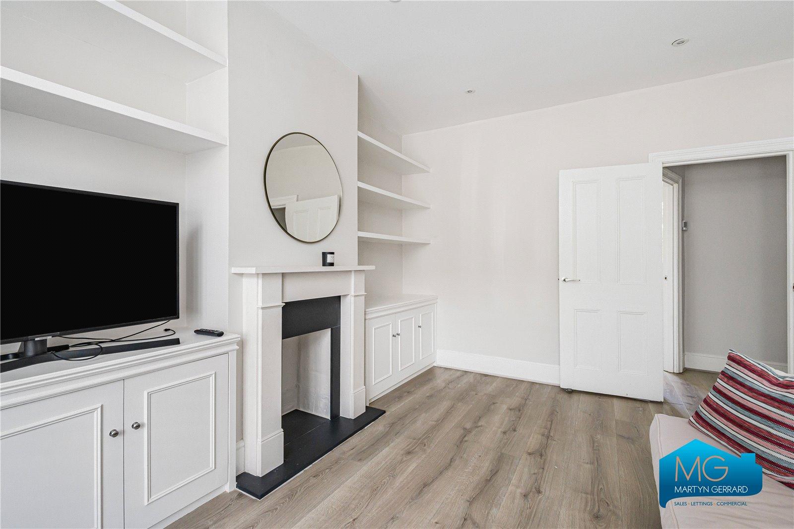 2 bedroom Ground Floor Flat to rent - Martyn Gerrard