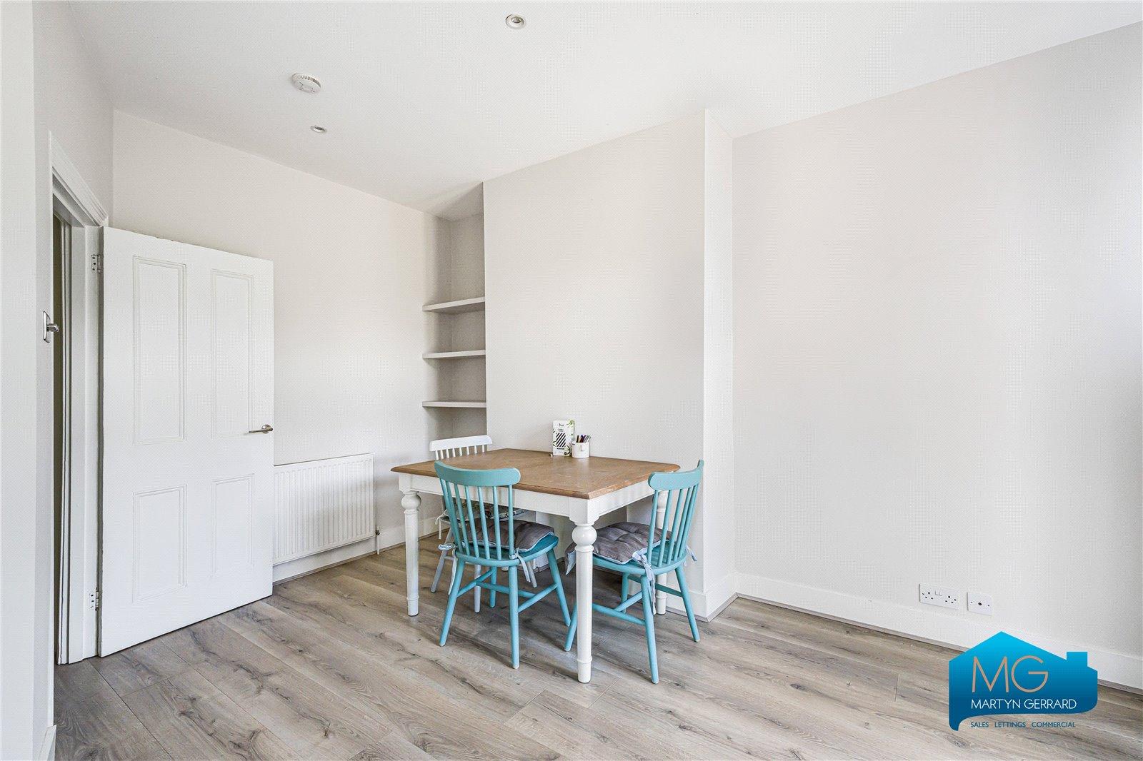2 bedroom Ground Floor Flat to rent - Martyn Gerrard