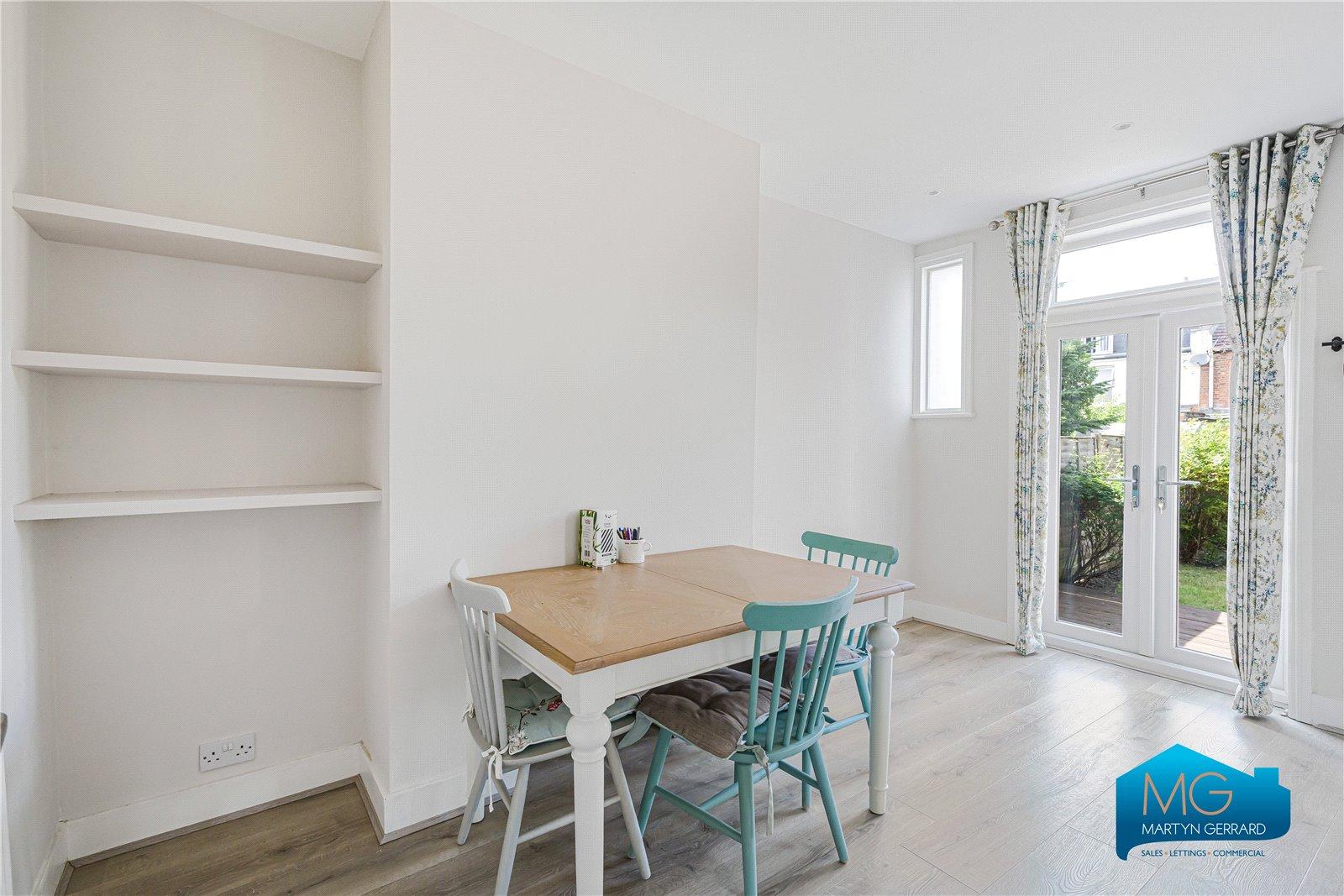 2 bedroom Ground Floor Flat to rent - Martyn Gerrard