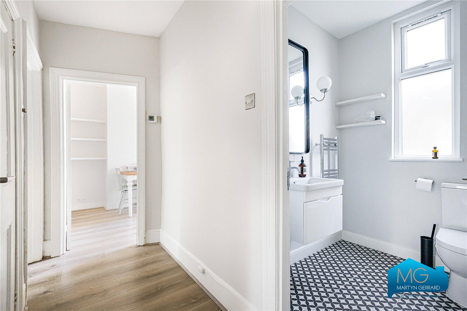 2 bedroom Ground Floor Flat to rent - Martyn Gerrard