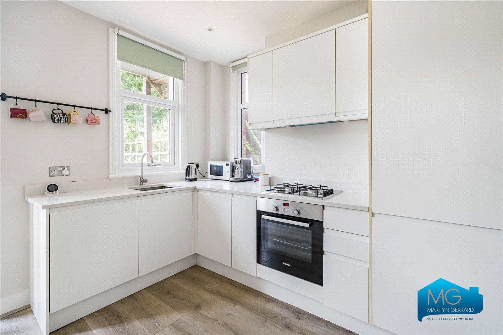2 bedroom Ground Floor Flat to rent - Martyn Gerrard