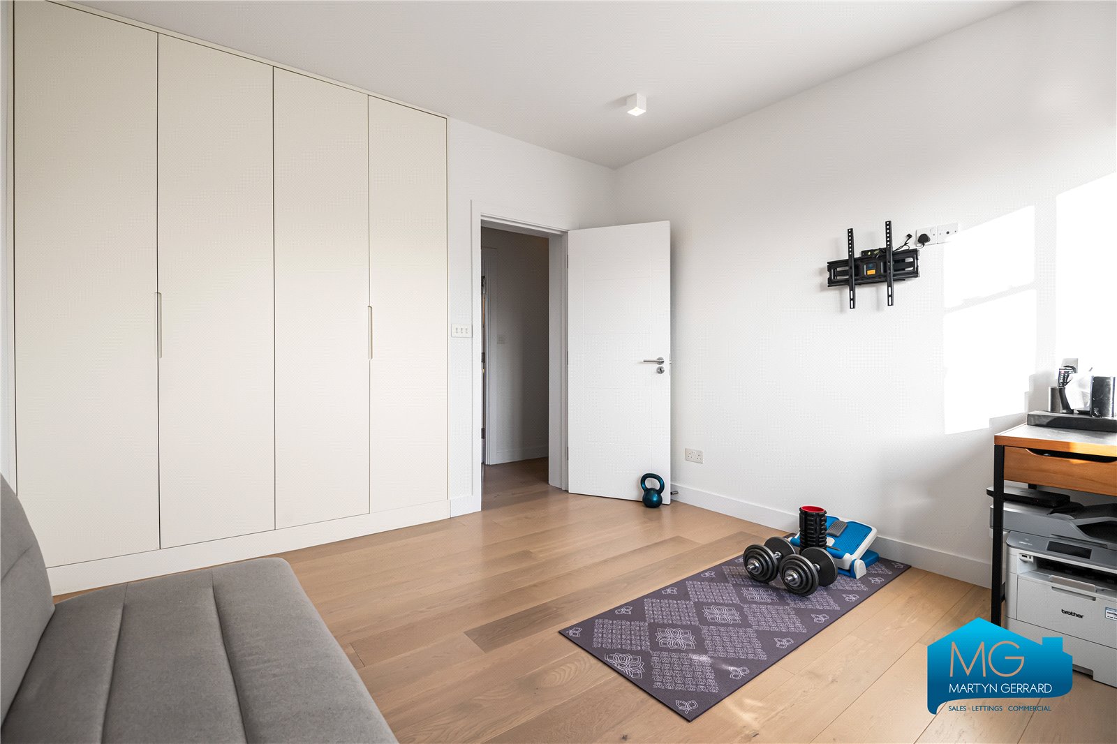 2 bedroom Apartment to rent - Martyn Gerrard