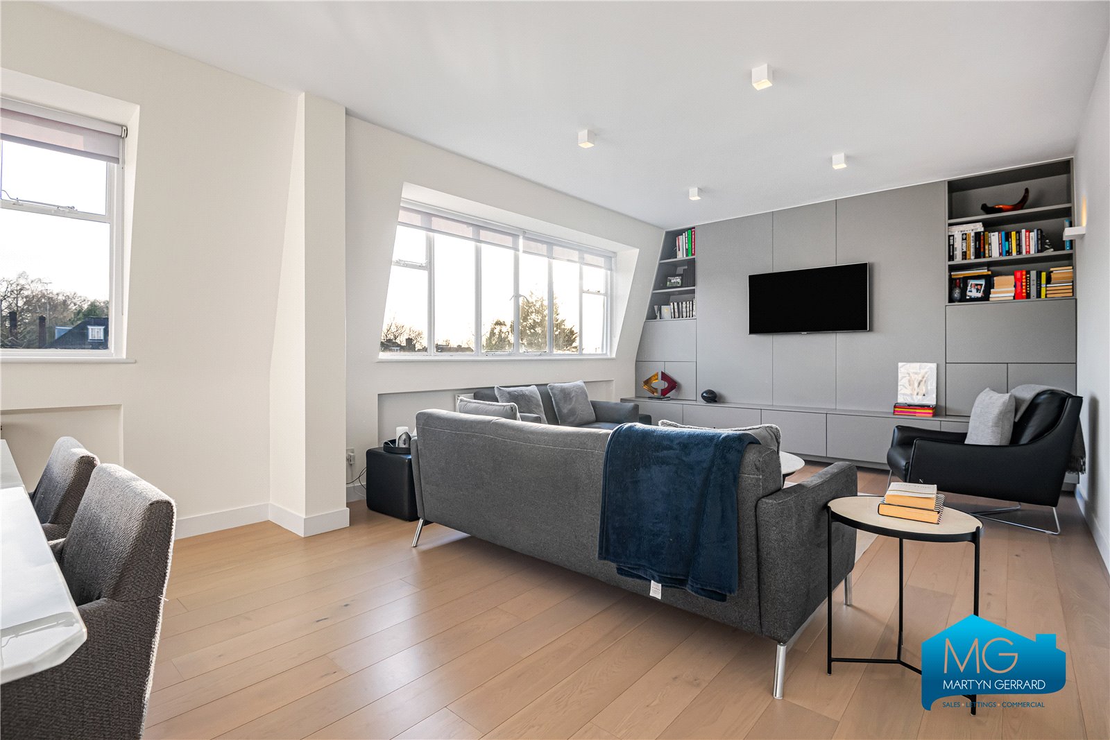 2 bedroom Apartment to rent - Martyn Gerrard