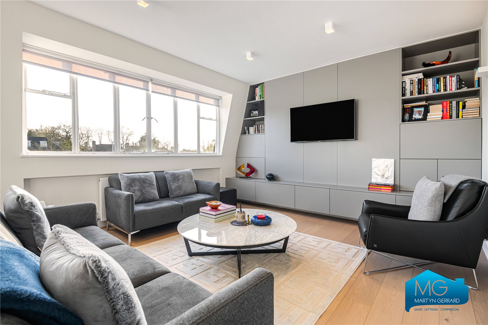 2 bedroom Apartment to rent - Martyn Gerrard